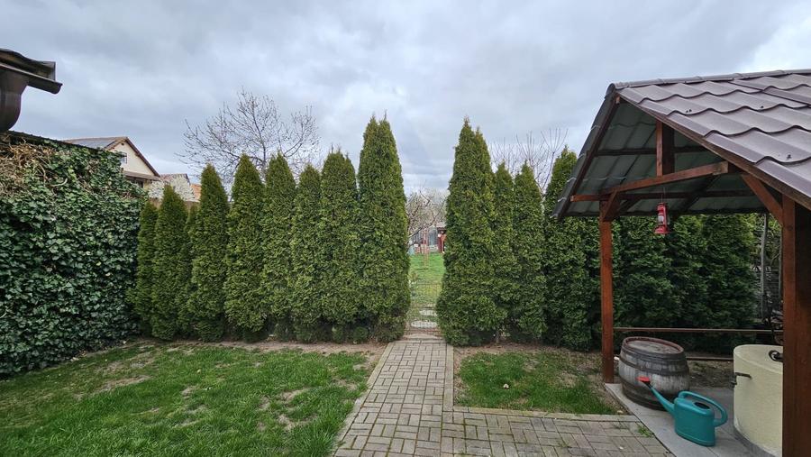 Casa 5 camere 3 bai garaj inchis si teren 700 mp utili in Lazaret