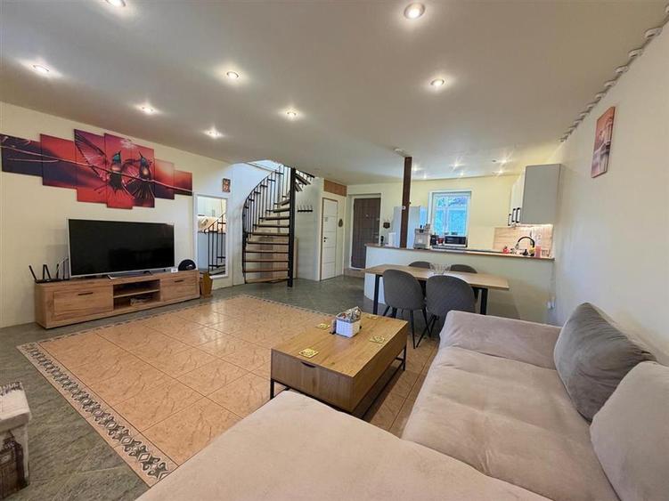Apartament la casa 3 camere zona Gusterita
