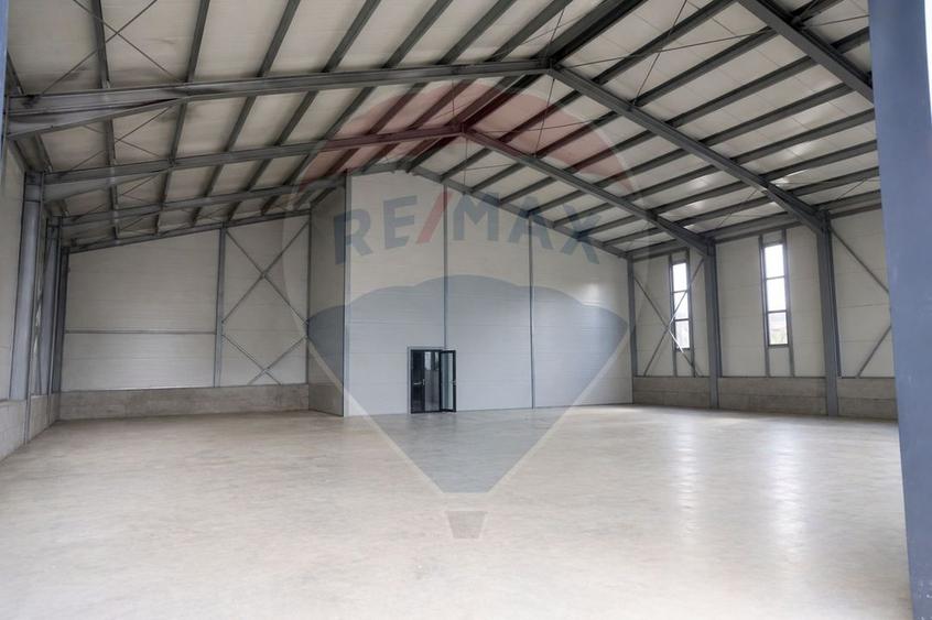 Hală industrială de închiriat – 560 mp si curte