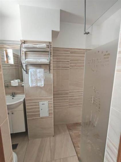 VANZARE - CLADIRE COMERCIALA   -  INVESTITIE - UNITATE HOTELIERA - 17 CAMERE -