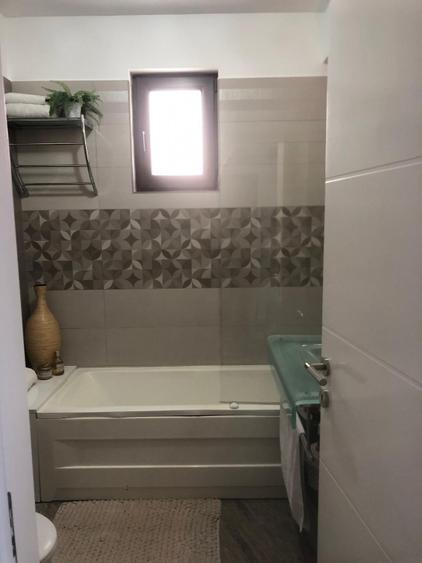 2 camere luminos, etaj 3/4, vedere la mare, mobilat complet