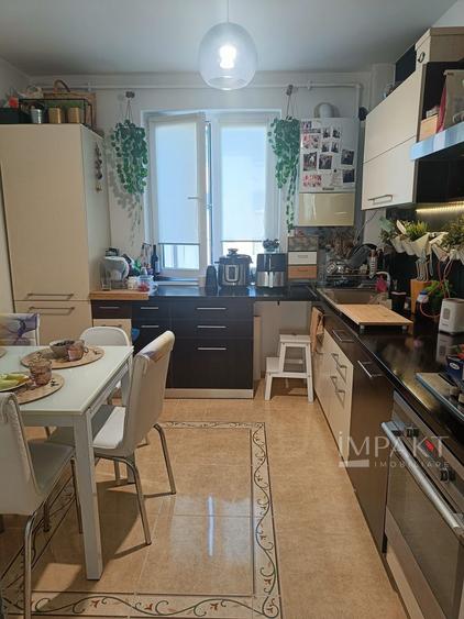 Apartament în Andrei Mureșanu – cu parcare & boxă