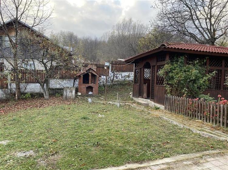 Vila cu gradina, foisor, teren 1.029 mp si aer de Breaza!