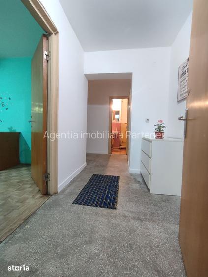 2 camere Negru Vodă / Spitalul Militar , Decomandat / finisaje clasice