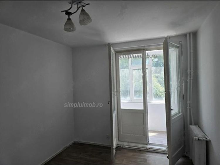 Proprietar, vand ap. 3 camere semidecomandat, Gorjului, et. 3 9