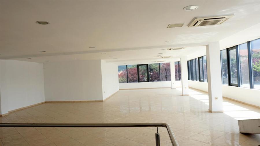 DE INCHIRIAT- SPATIU COMERCIAL 140 MP