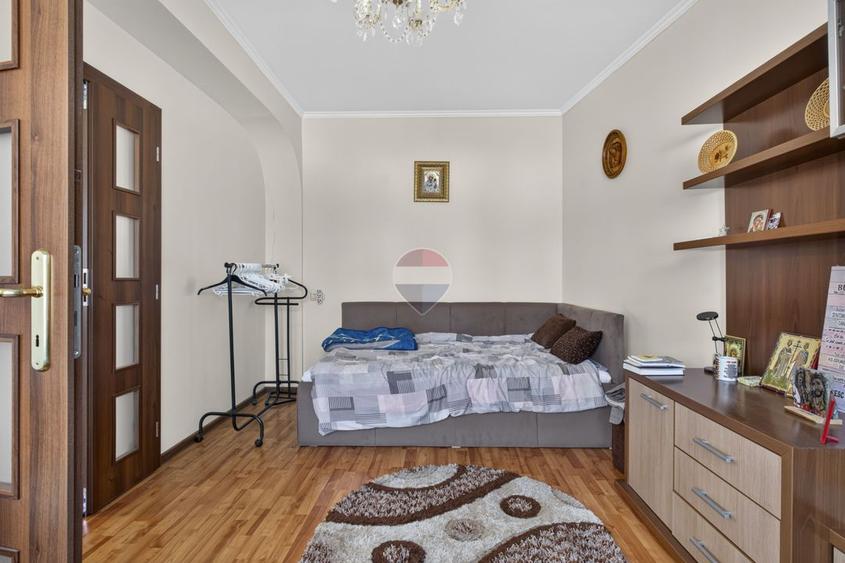Casă/Spatiu comercial  si teren 422 mp de inchiriat zona Uta