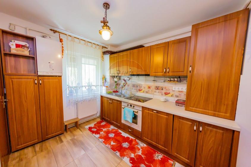 BLD BUCURESTI ETAJ 1 APARTAMENT CU 4 CAMERE  DE VANZARE