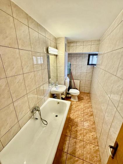 Piata Victoriei – vizavi de Guvern - Birou 3 camere/ Receptie