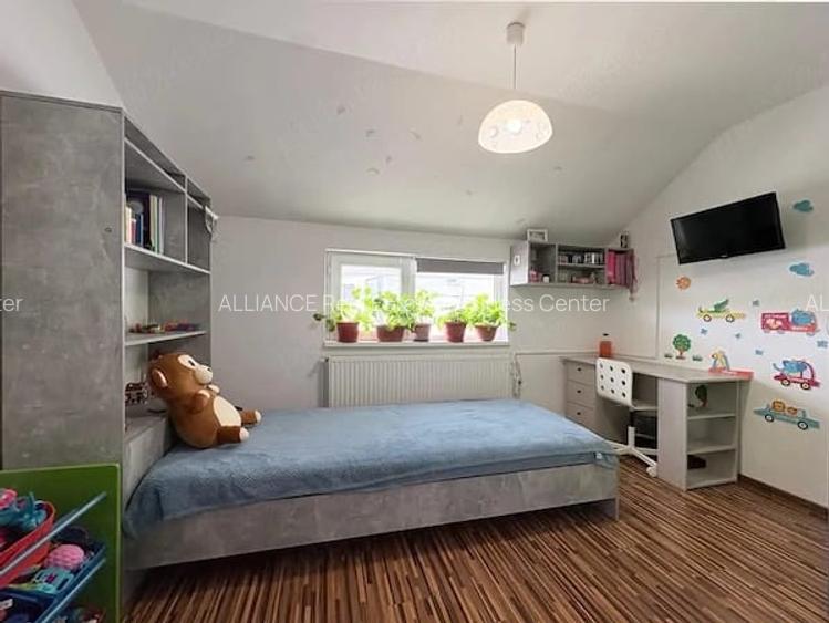 Valu lui Traian – casă cu 5 camere, mansardă și foișor - 4