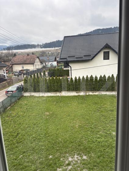 Casă de vânzare, 8 camere, 263 mp + 400 mp teren, în Câmpulung Moldovenesc