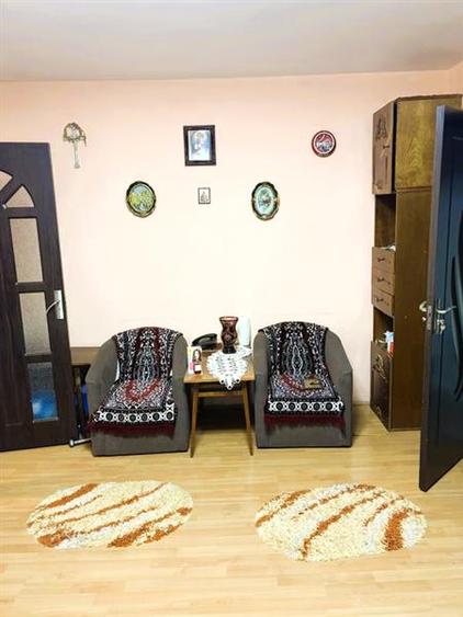 Apartament 2 camere, renovat partial, centrala termica noua, balcon inchis. Zona