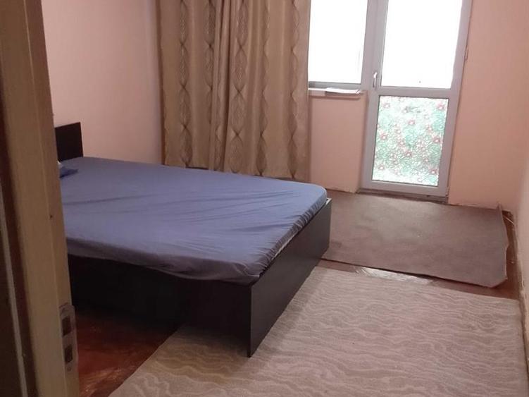 Apartament cu 3 camere de vanzare.