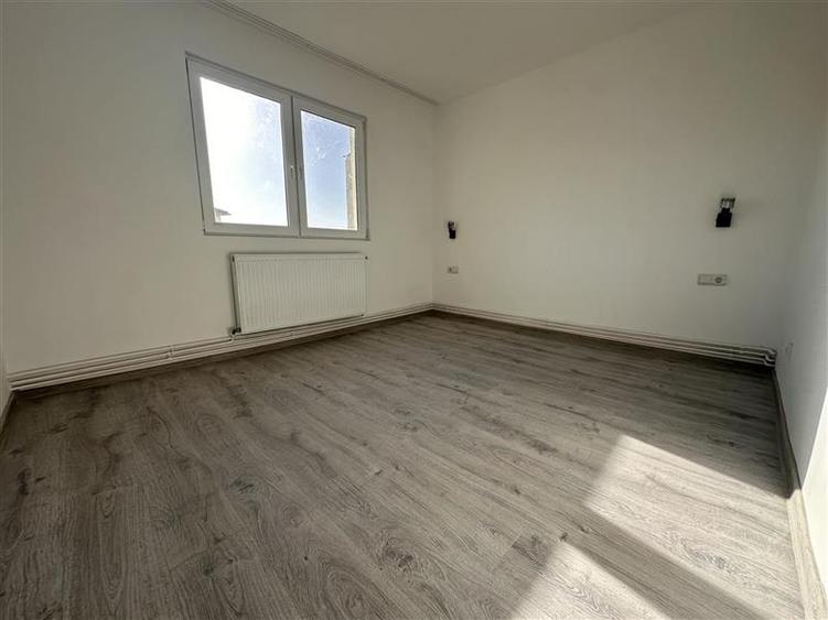 Etaj intermediar, amenajat complet nou, linga Nora