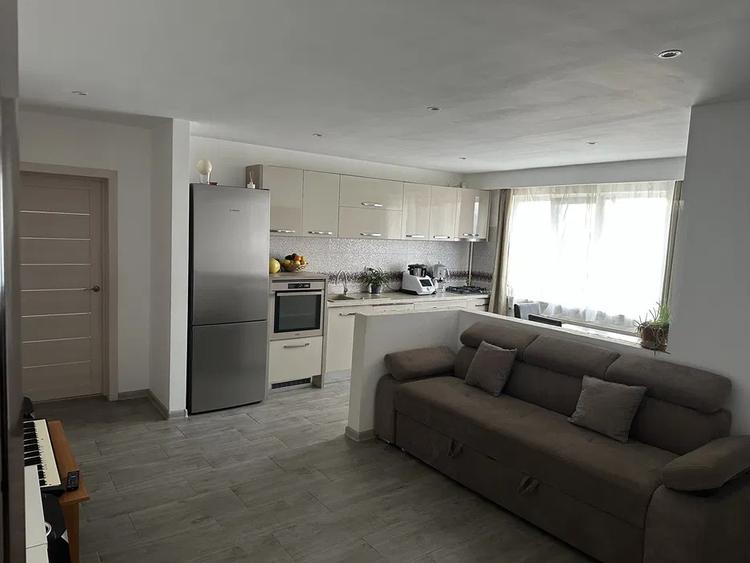 Apartament cu 3 camere, 73 mp, parcare, zona Cetatii