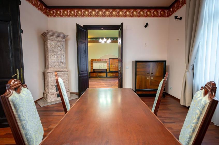 Apartament unic de 3 camere, 130 mp, clădire istorică, Brașov