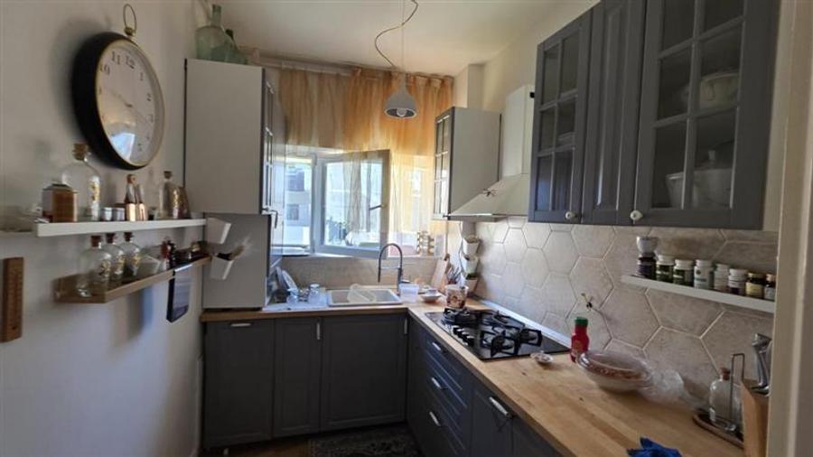 Vanzare apartament 3 camere Foisor de foc, renovat, cu CT