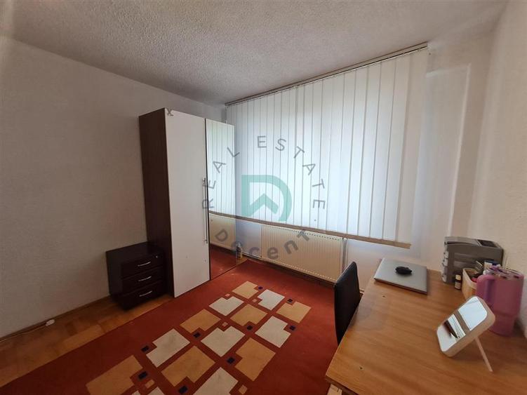 Apartament 3 camere Grivitei, intermediar, Brasov