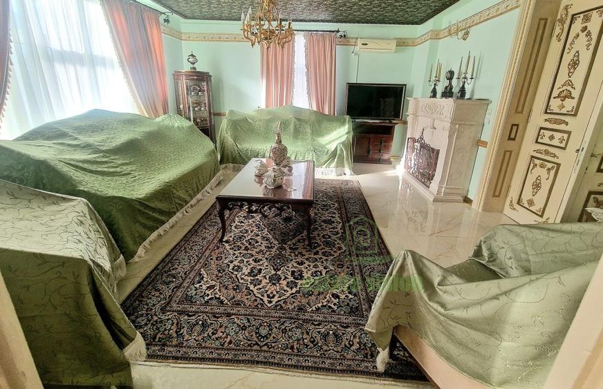 Apartament superb pe doua nivele, renovat integral, in vila, curte proprie, Grad