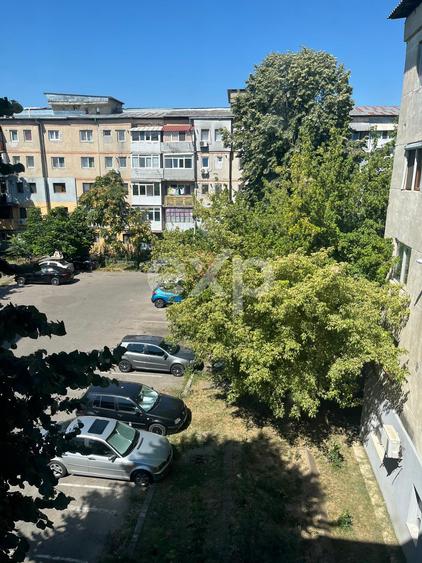 Vanzare 2 camere curat liber decomandat et 3 central Gaesti