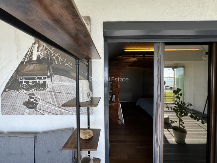 Locuinta speciala intr o zona superba pe lac - 13