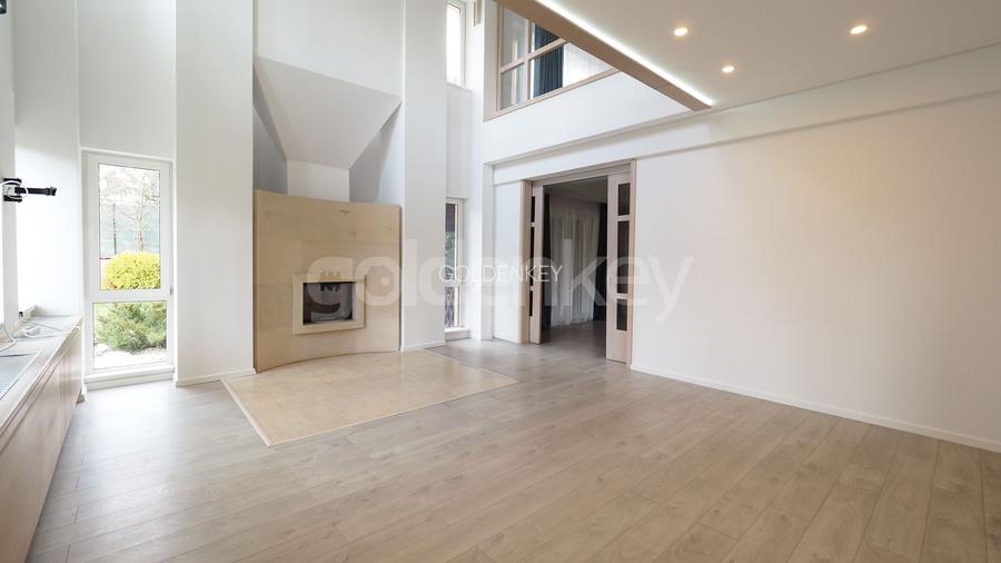 Vila insorita situata in complex langa Scolile Internationale - 2