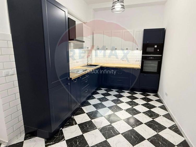 Apartament 4 camere, pe 2 niveluri si curte comuna în Centru - 4