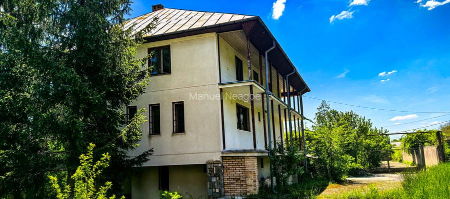 Complex imobiliar format din 2 Vile si un teren generos de 3659Mp - 3