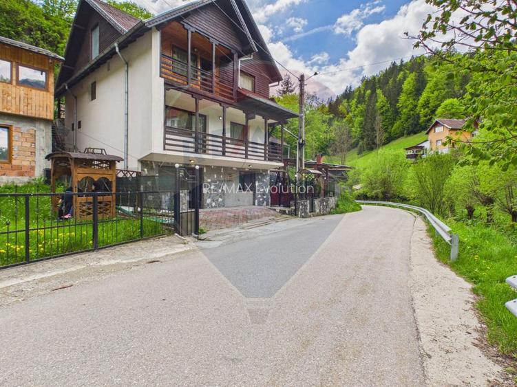 Pensiune/casa montană 9 camere în Dâmbovicioara, comision 0% - 59
