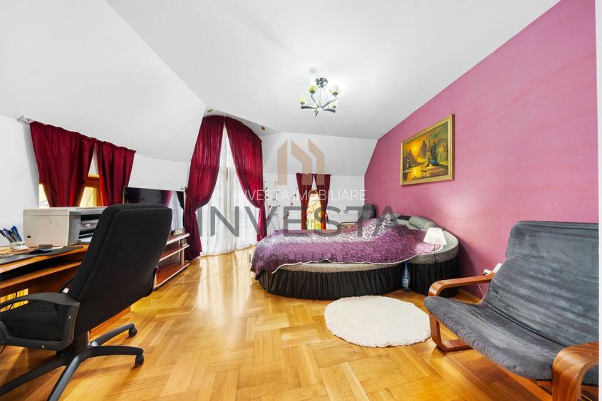 Casa individuala cu 7 camere, 260 mp, teren 900 mp, front 19m, Europa - 10