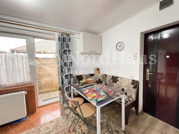 Garsonieră decomandată | curte privata |  loc de parcare - 10