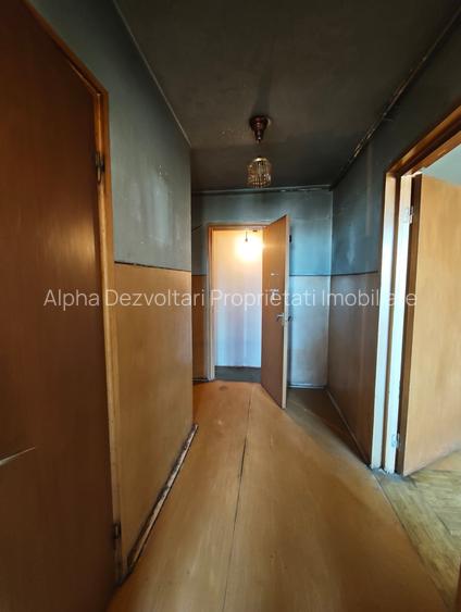 Titan, Piata 1 Decembrie 1918, str. Ciucea - 6