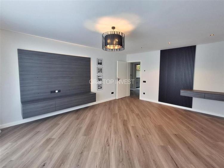 Apartament de LUX  2 camere decomandat pivnita zona Strand - 8