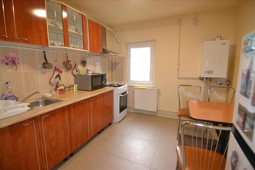 Apartament 3 camere decomandat 2 bai.2 balcoane  etajul 2   Judetean - 5