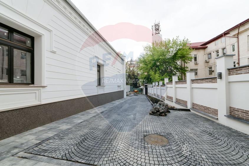 Spațiu comercial ULTRACENTRAL - 2,300mp de închiriat - 24