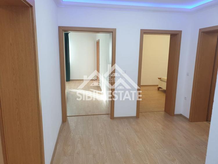 Apartament modern de inchiriat 3 camere, curte, garaj  Zona Sub Arini - 12