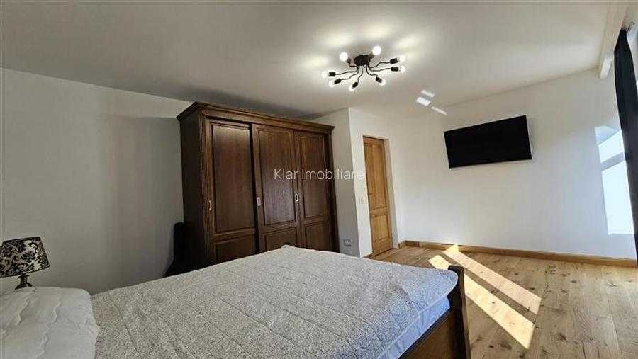 Casa renovata 200mp pe 2 niveluri,parcare, curte cu foisor,Centru, str.Nicolae B - 30