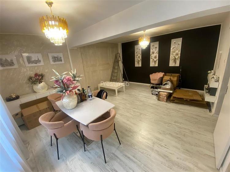 Apartament cu 3 camere de vanzare in zona centrala - 3