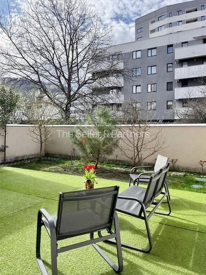 Zona Linistita Terasa Suprafata Generoasa - 14