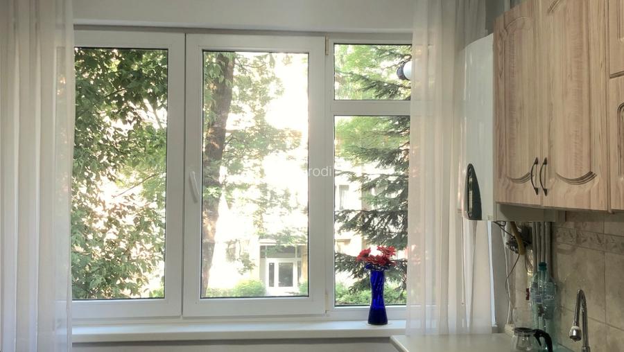 Apartament cu 3 camere 7 Noiembrie, etaj 1 din 4, strada Păcii - 2