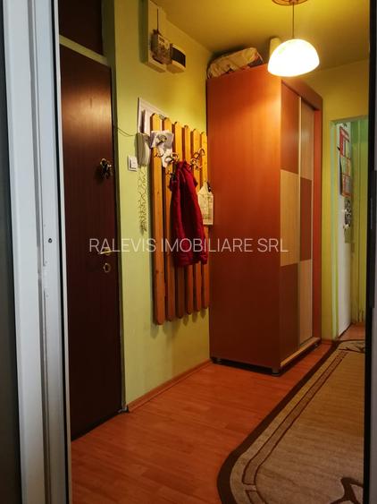 Apartament 2 cam decomandat, et 3/8, 380 euro, Buzoieni, piata Rahova - 11