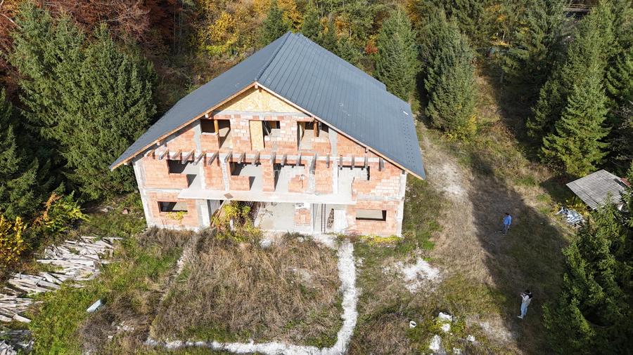 Pensiune 16 camere, teren 7000mp, Valea Avrigului - 5