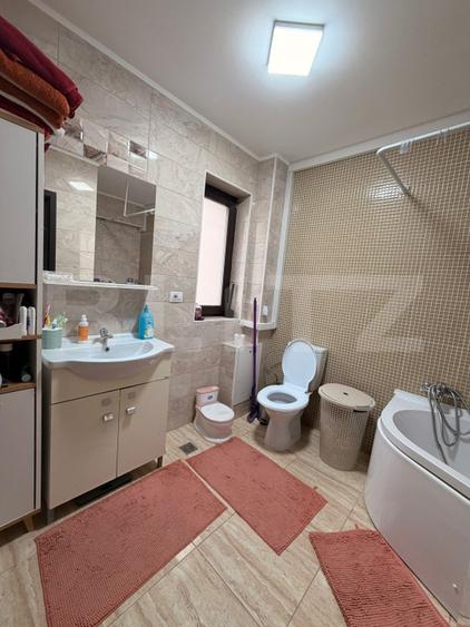Apartament 2 camere, Valea Adâncă – parter înalt, 2 balcoane, parcare + boxă