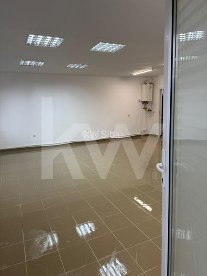 Spatiu comercial de inchiriat - 30 mp - zona foarte linistita de case - 6