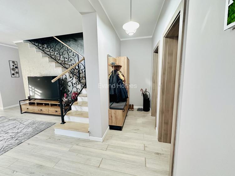 Duplex despartit prin garaj cu 5 camere - Dumbravita - 5