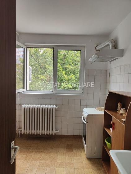 Vanzare apartament luminos de 2 camere in Titan-Lotru, pret negociabil - 4