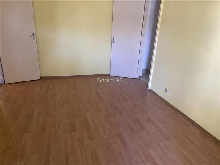 Apartament 4 camere , zona cartier Sud , et 1 , 60 mp , liber - 9