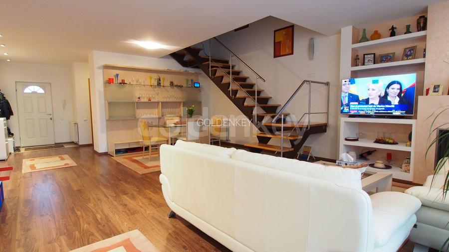 Vila cocheta cu 6 camere, piscina comuna si loc de joaca - 4