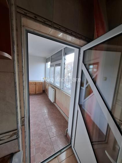 Apartament 4 camere,ultracentral, decomandat, mobilat si utilat,str Decebal - 20