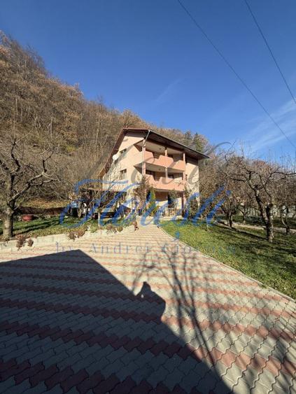 Casa 249 mp cu teren 2172 mp - zona Tautiului - Floresti